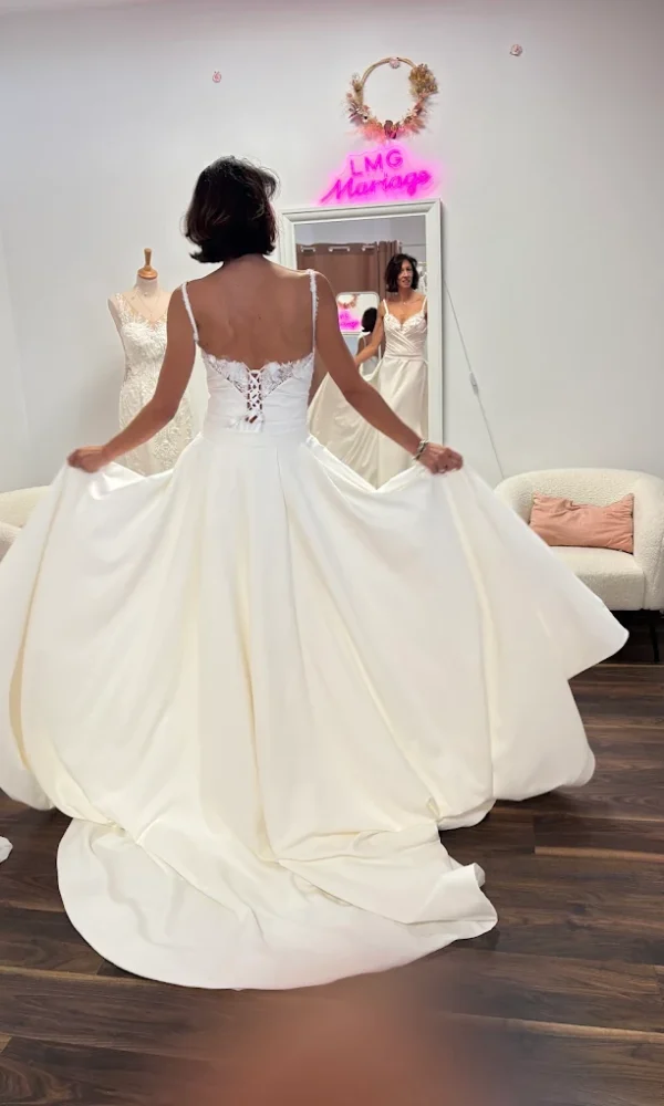 Robe en crèpe avec sur jupe