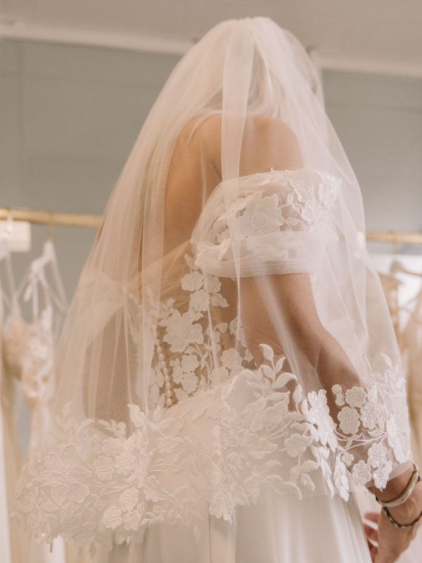Voile assorti à la robe