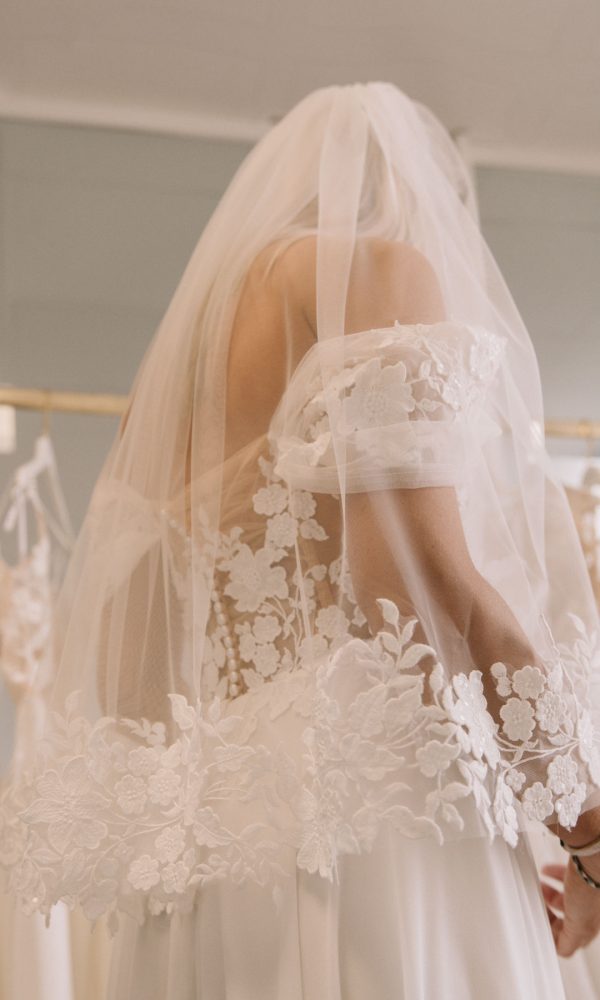 Voile assorti à la robe