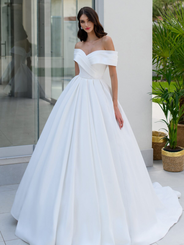 Robe de mariée en satin col bateau