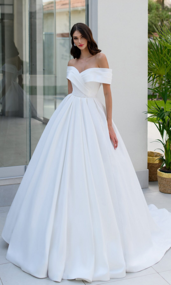Robe de mariée en satin col bateau