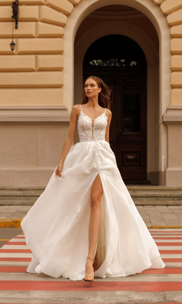 Robe pailletée avec fente
